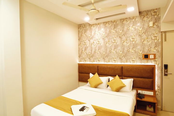Room 9 of 30