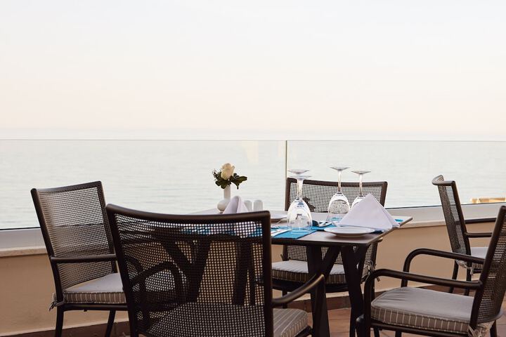 Dining 98 of 136