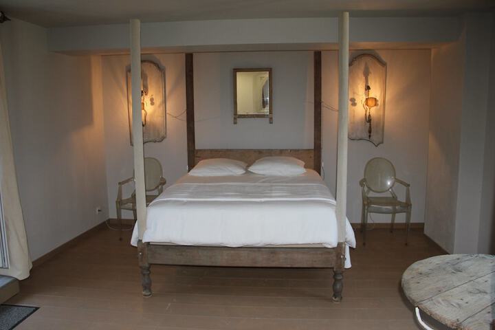 Room 22 of 25