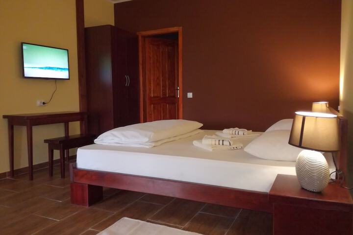 Room 6 of 52