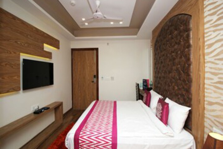 Room 12 of 23