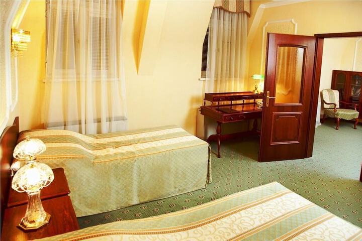 Room 9 of 46