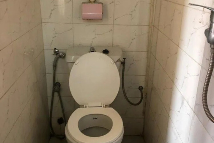 Room 8 of 12