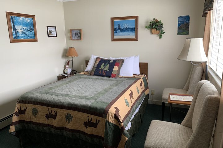 Motel Standard Queen Bed (4 of 23)