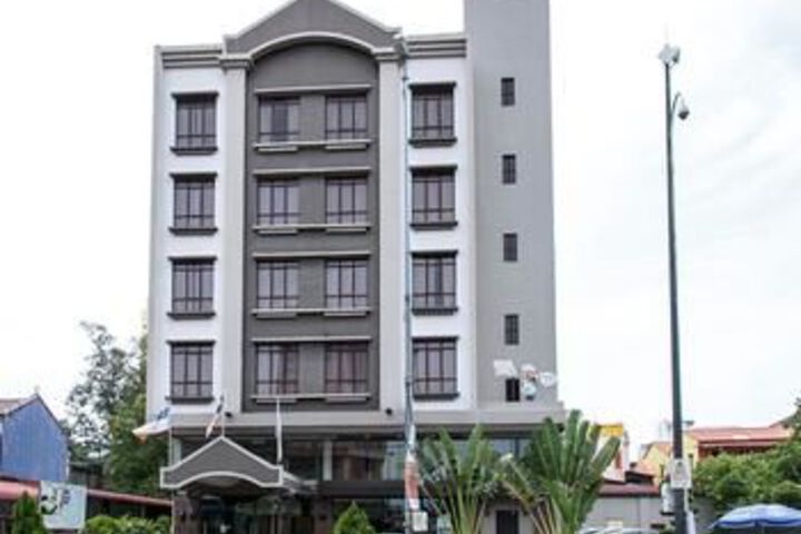 OYO Premium Jalan Bunga Raya