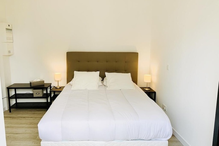 Room 4 of 11