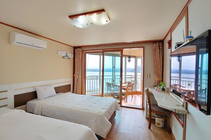 Room 16 of 46