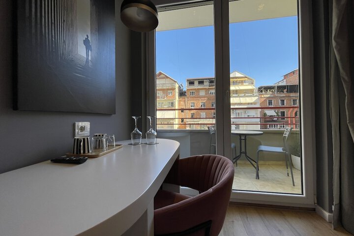 Room 3 of 68
