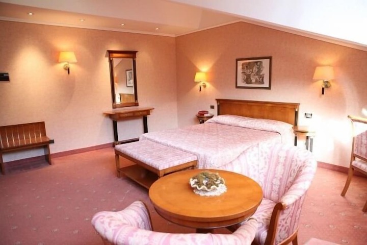 Room 3 of 35