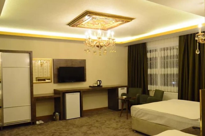 Room 9 of 19
