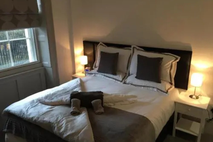 Room 5 of 14