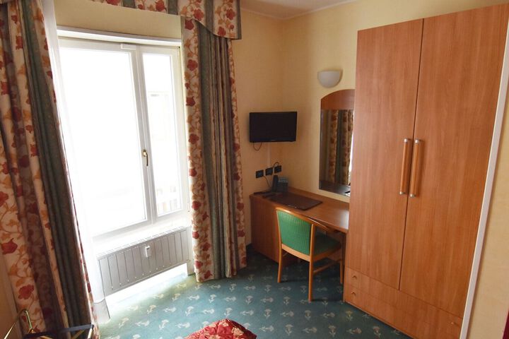 Room 3 of 42