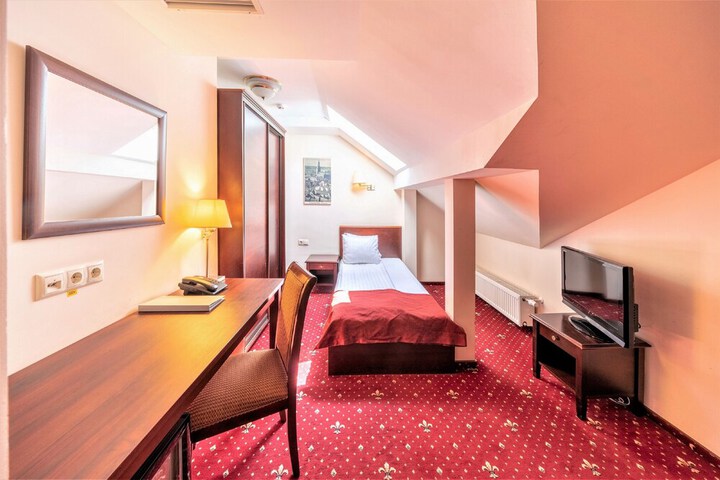 Room 13 of 45