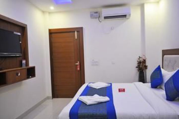 Room 13 of 21