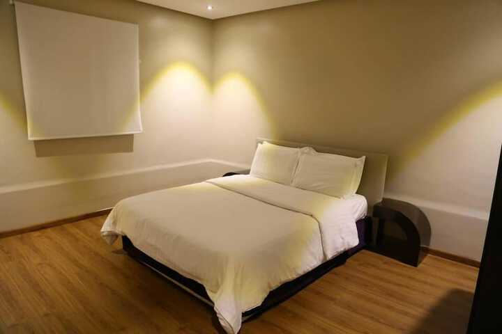 Room 17 of 34