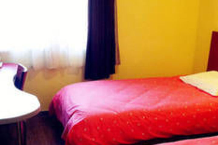Room 5 of 10