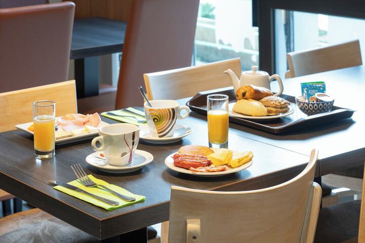 Breakfast/Coffee Service 45 of 54