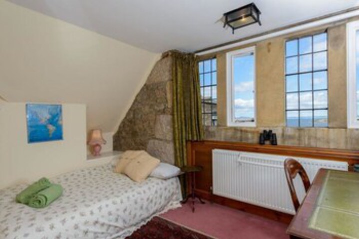 Room 3 of 16