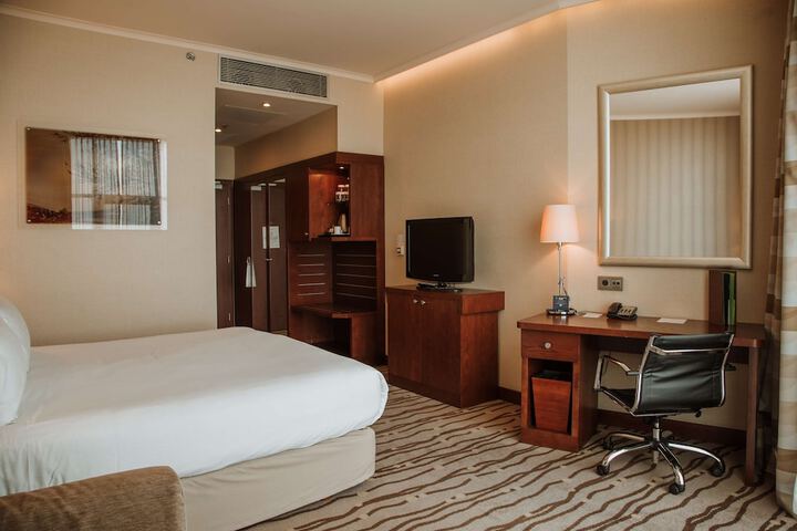 Room 12 of 86