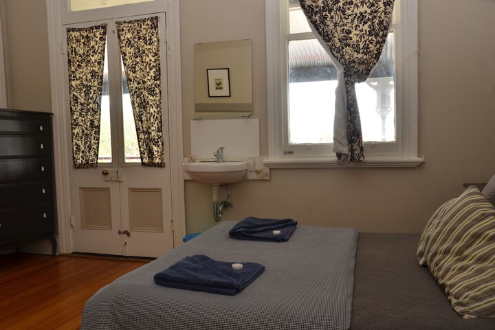 Room 5 of 20