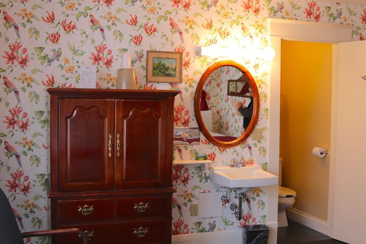 Room 64 of 112