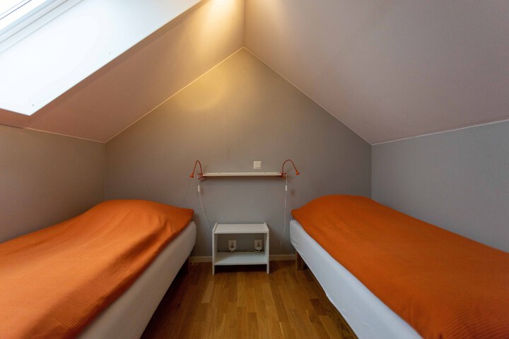 Room 7 of 42