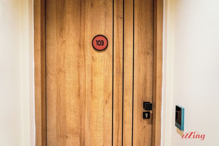 Room 9 of 38