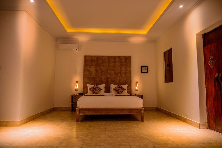 Room 3 of 70