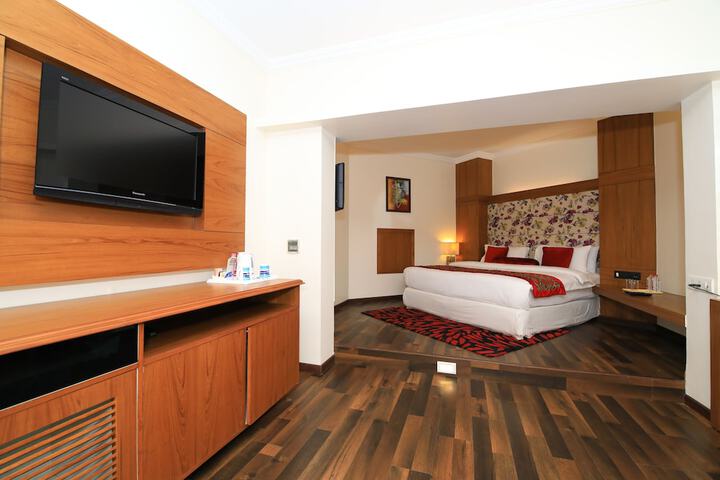 Room 8 of 32