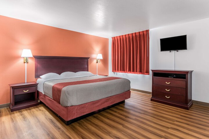Room 18 of 32
