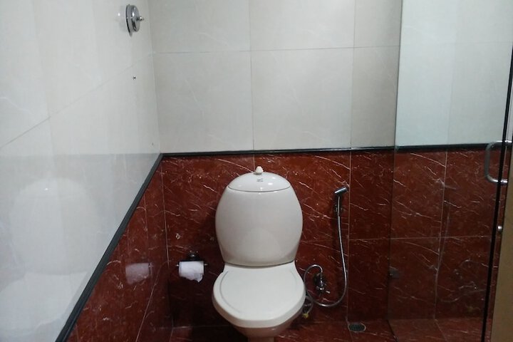 Room 13 of 28