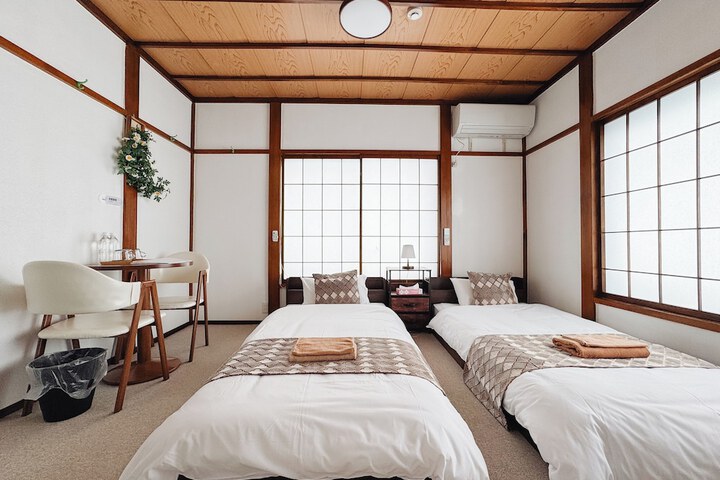 Room 4 of 40