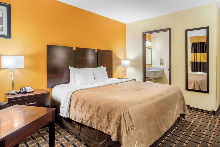 1 King Bed (12 of 16)