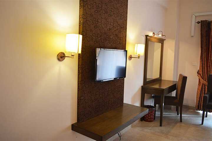 Room 15 of 27