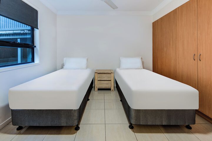 Room 76 of 342