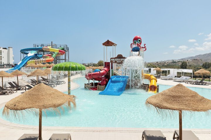 Hotel with Pool