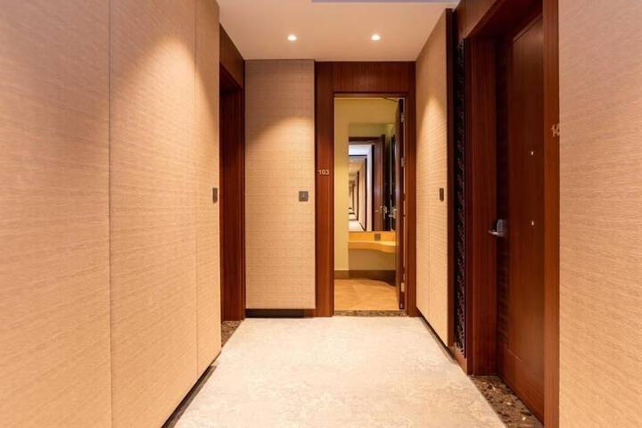 Ballroom/Hall 99 of 103