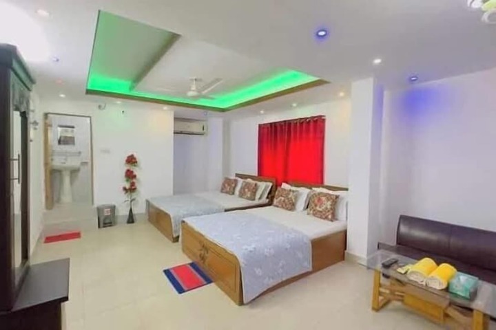 Room 9 of 12