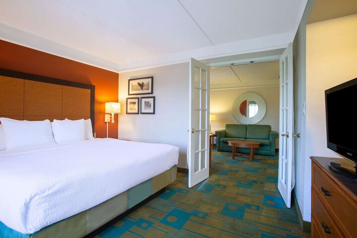 1 King Bed Deluxe Room (16 of 16)
