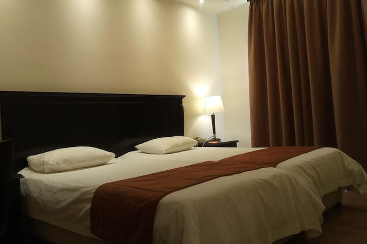 Room 12 of 65