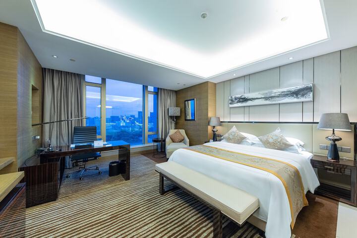 Room 5 of 216