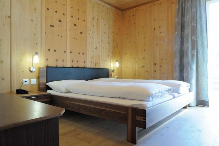 Room 6 of 52