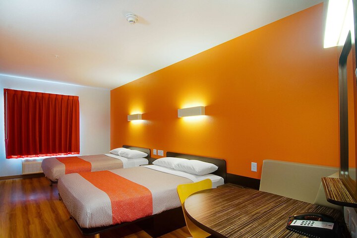 Room 11 of 38