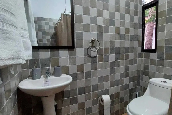 Room 6 of 17