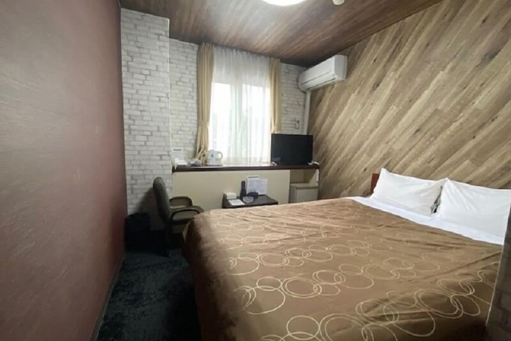 Room 3 of 17