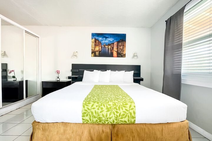 Courtyard Superior King Bed (6 of 35)