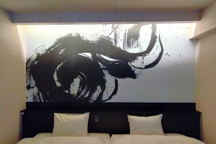 Room 16 of 28