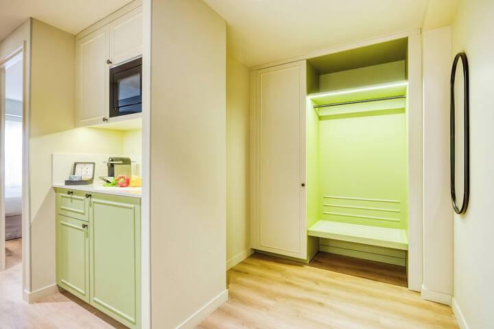 Room 12 of 52