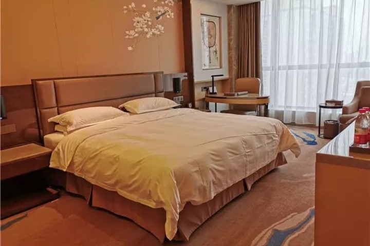 Room 27 of 46