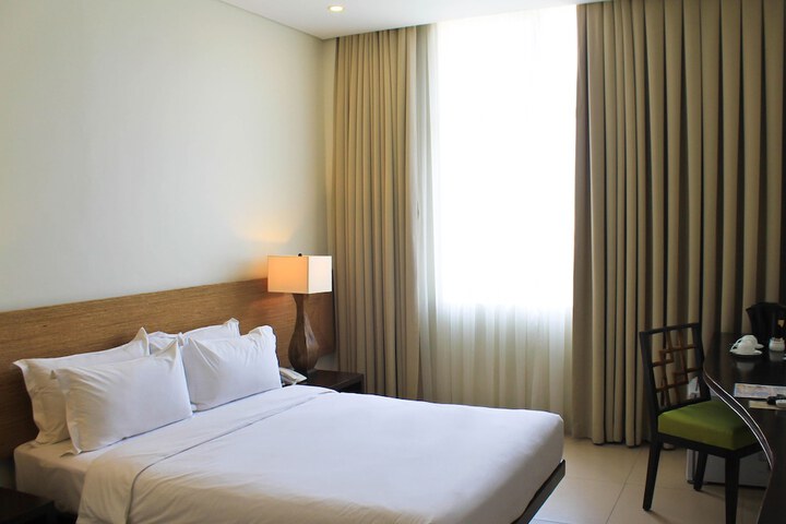 Room 8 of 33